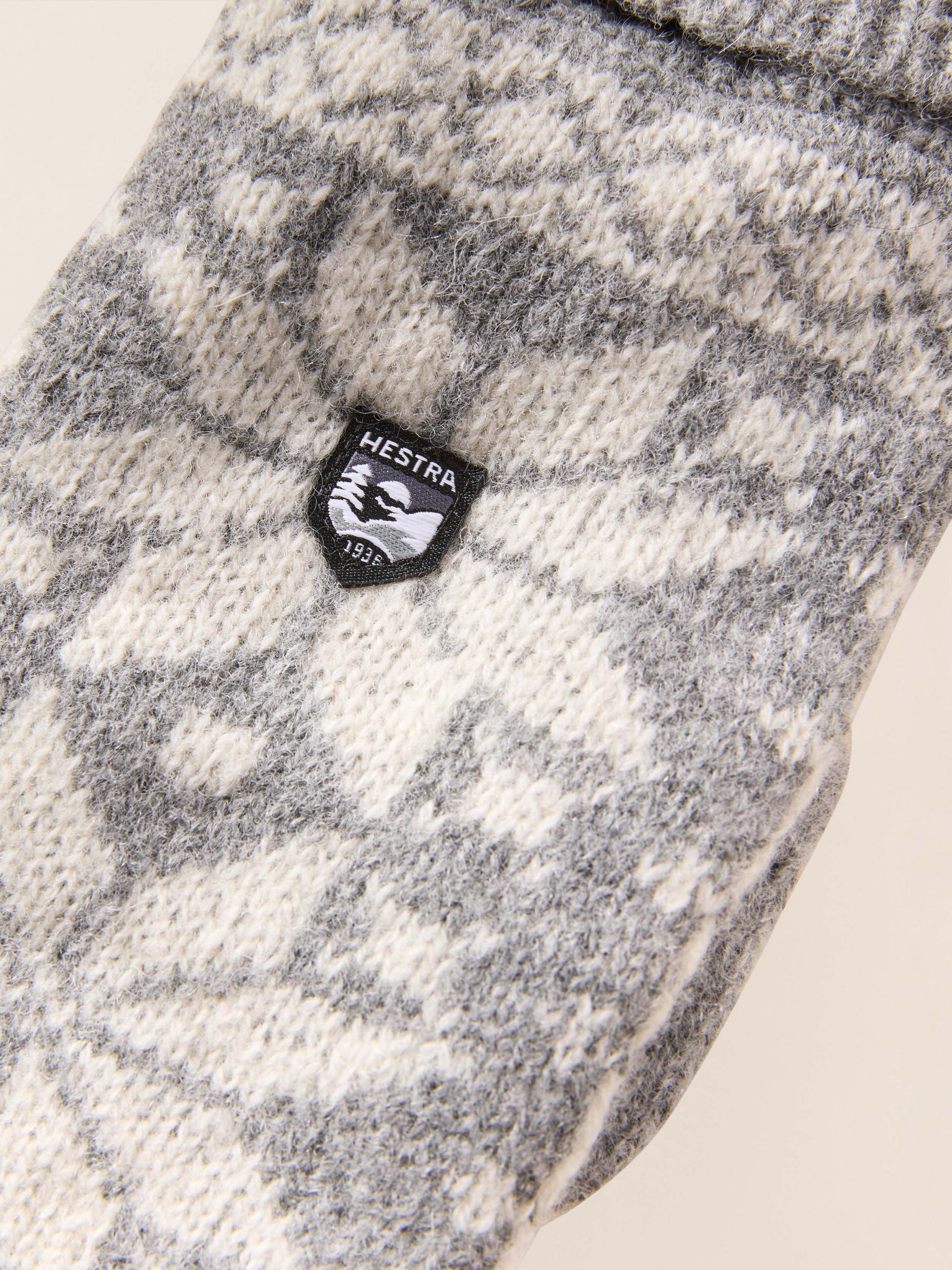 Hestra Isvik Mitt - Grey Off White - Image 2