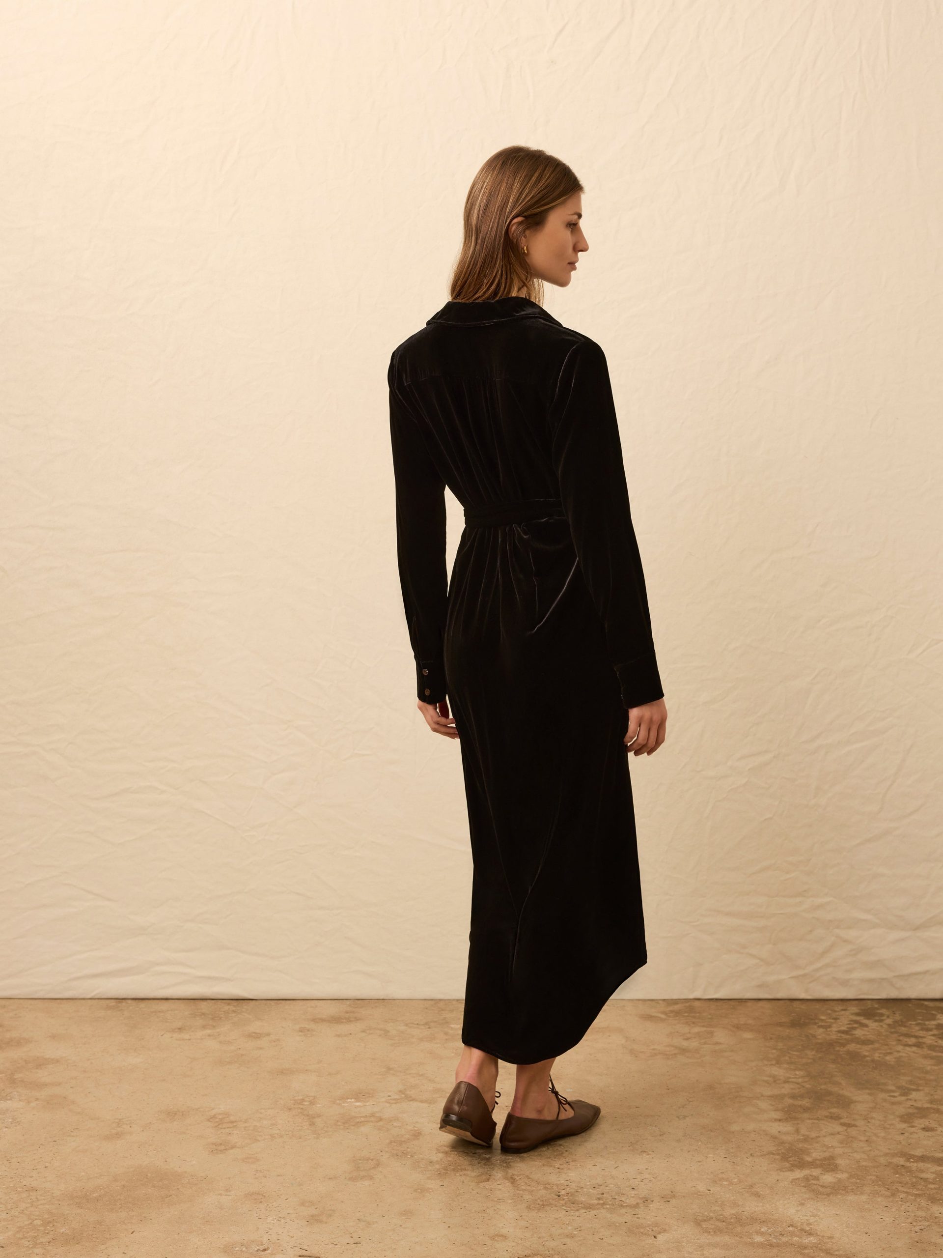 Stretch Silk Velvet Riley Midi Dress - Black - Image 4