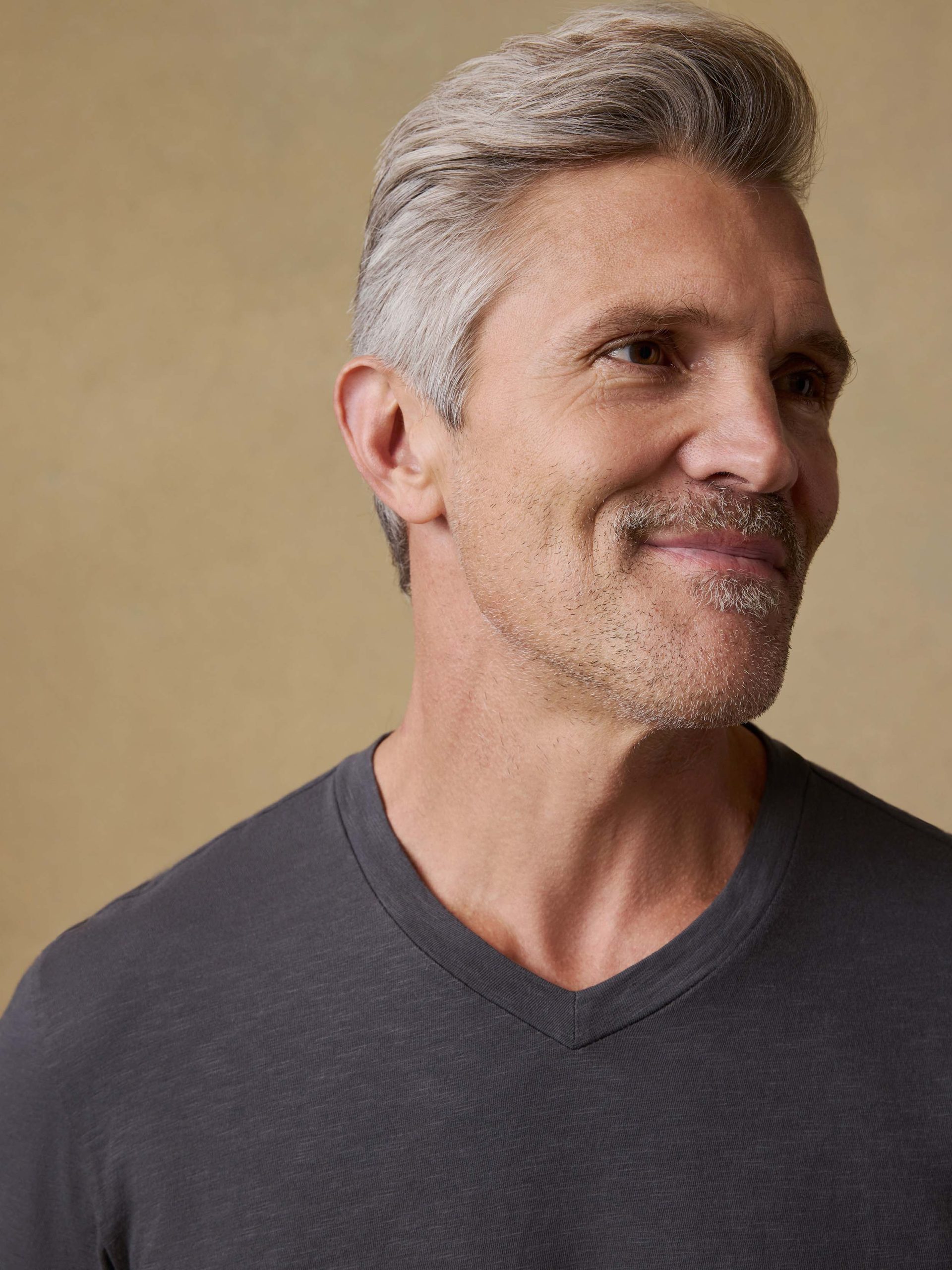 Short-Sleeve Sunwashed Regenerative Cotton V-Neck Tee - Graphite - Image 5