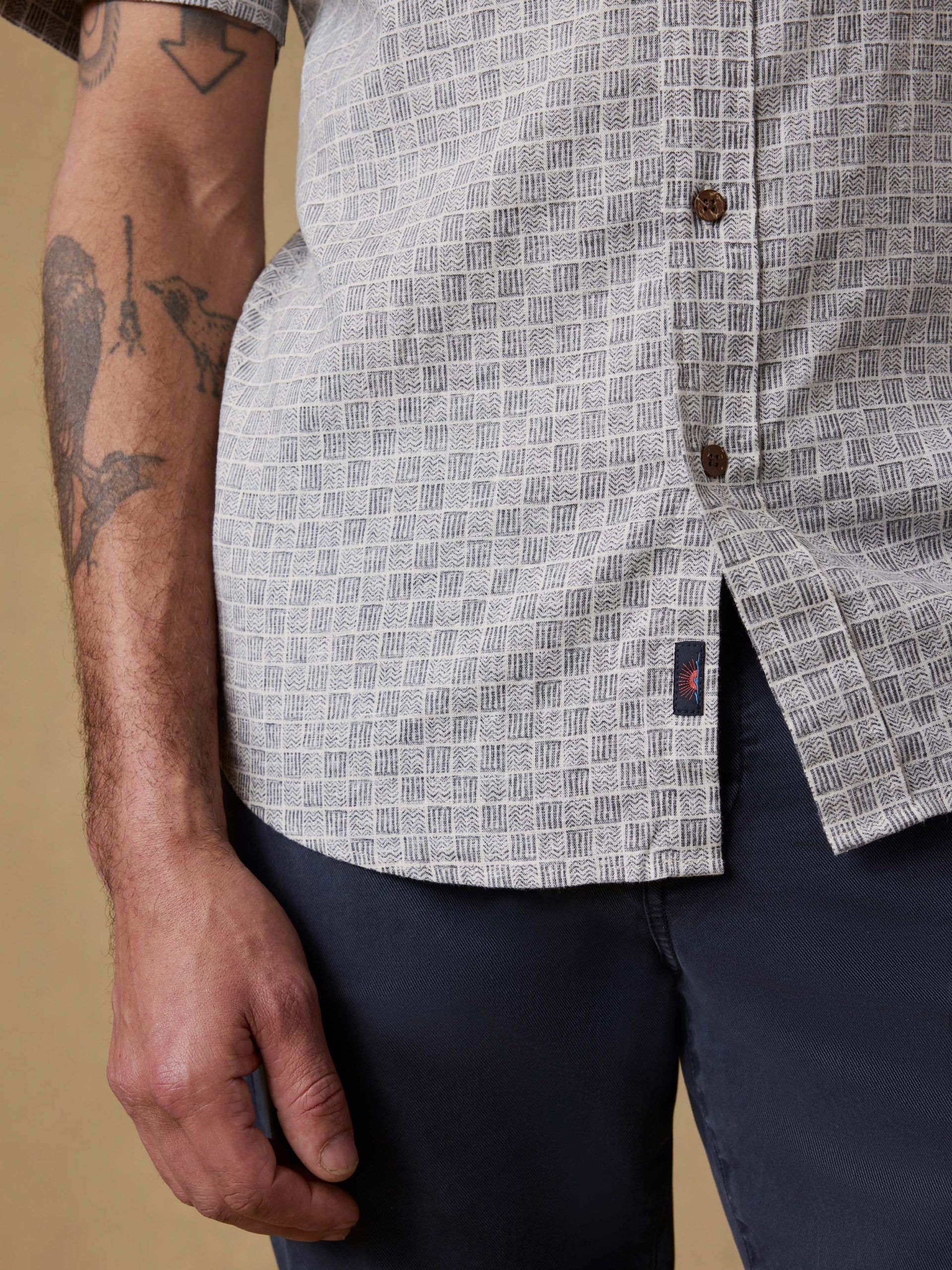 Short-Sleeve Breeze Shirt - Graphite Shell Bricks - Image 7